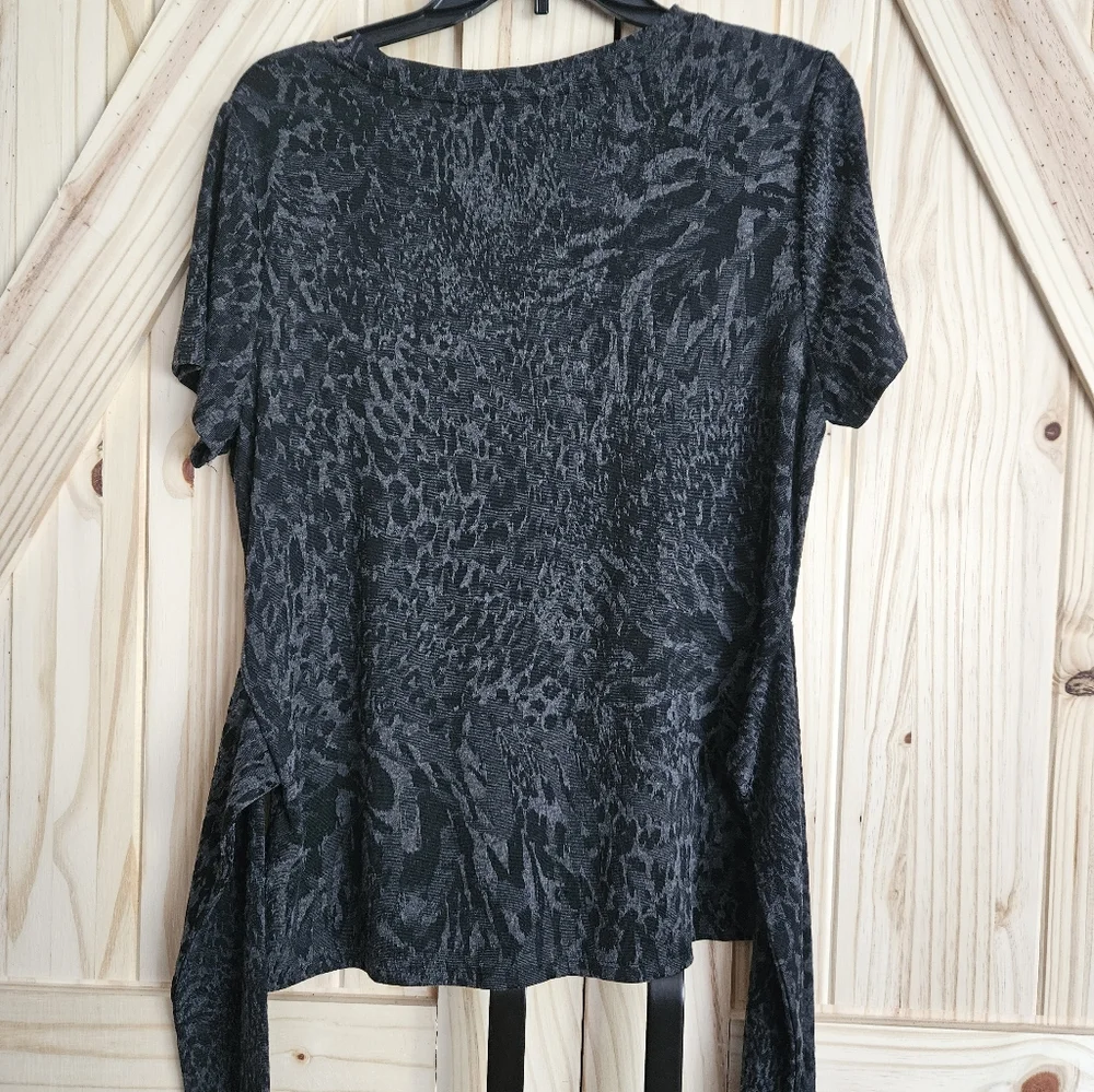 Simply Vera Woman's size L Leppard Print Short Sleeve Top - Picture 3 of 3